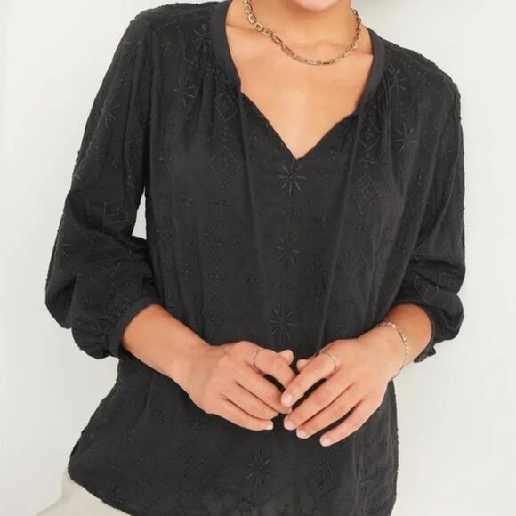 Old Navy Split Neck Boho Embroidered Blouse Size Small Neutral Casual Minimalist - Picture 3 of 11